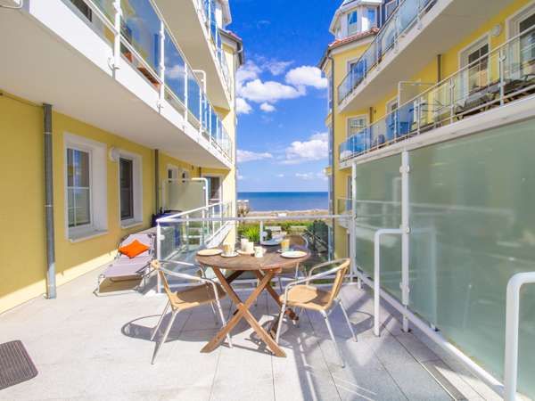 3-Zimmer-Wohnung mit Meerblick und zwei Balkone an der Promenade in Seebad Bansin